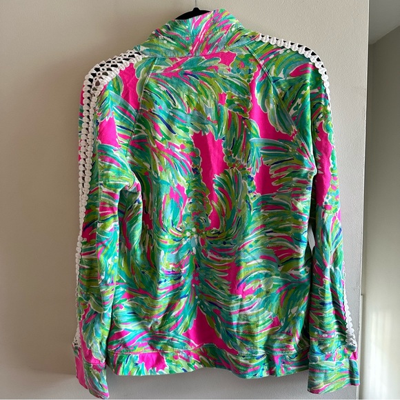 Lilly Pulitzer. zip up. Popover. Size medium. Excellent condition. - Picture 4 of 7